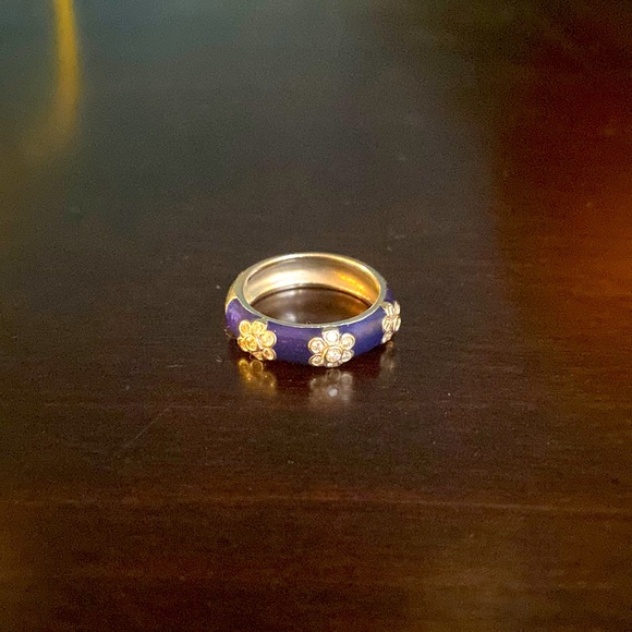 18K bezel set diamond flower ring by Hidalgo. - Picture 3 of 3